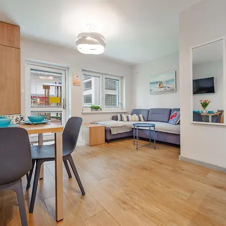 Daire Marynarska, Sun & Snow *