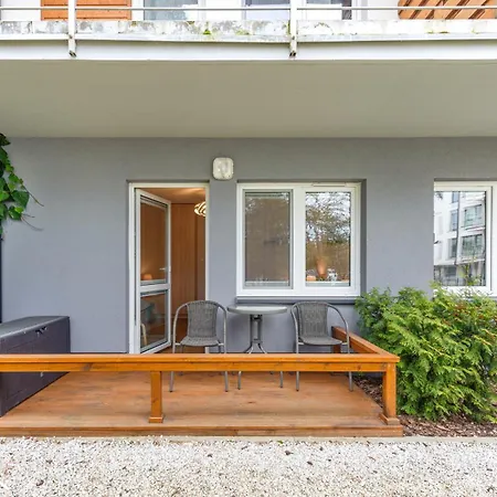 Daire Marynarska, Sun & Snow *