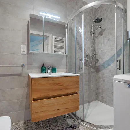 Daire Marynarska, Sun & Snow *